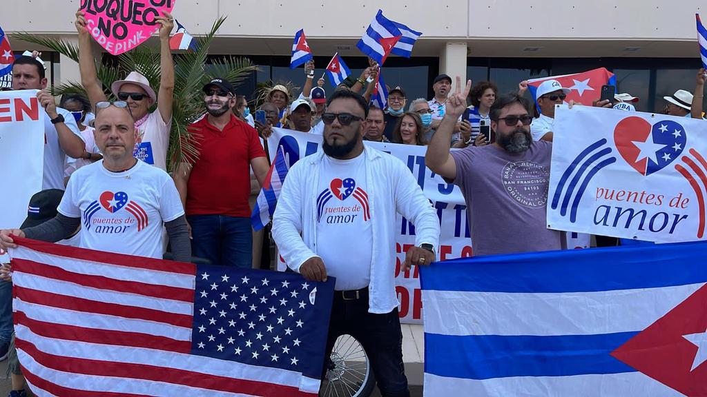 El 🌎y desde las entrañas de E.U se levantan las voces en contra del genocida bloqueo 🇺🇸a #Cuba #PuentesDeAmorVsBloqueo #MejorSinBloqueo <a href="/op_salomon/">OPSalomón</a> <a href="/MarisolFFerrer/">Marisol Fuentes Ferrer</a>  <a href="/pcc_escuela/">Nancy Labrada E.P</a> <a href="/MaydaSurez1/">Mayd@ SC ✨️🌸🌹🌼✨️</a> <a href="/CMarlenin/">Marlenin de la C</a> <a href="/PalenzuelaOliva/">Nivaldo Palenzuela Oliva</a> <a href="/ideologica_c/">Ideológica Santa Cruz</a> <a href="/Migueli37229282/">Miguelito</a> <a href="/MylanisAlfonso/">Mylanis Alfonso</a>