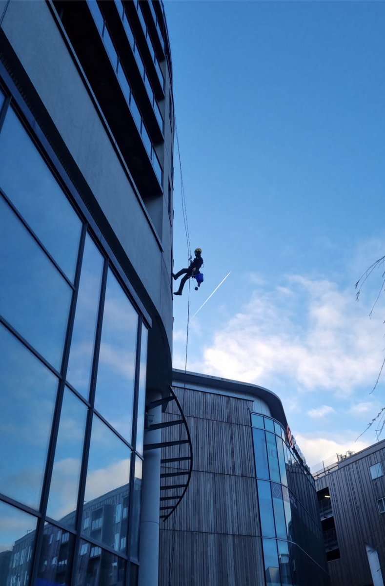 UltraCleaning72's tweet photo. Great day for it this morning.
#lovewindowcleaning @ILoveMCR #Manchester https://t.co/6QG9M6oVsl