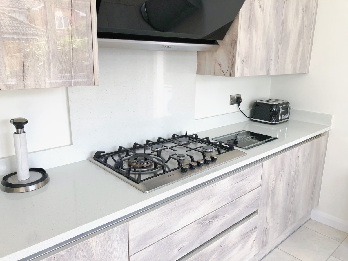 CJStonemasonry's tweet photo. Although marble is seen as the material of choice for many, quartz is much more practical for kitchen worktops. Our blog explains why...
https://t.co/qk30jPgU54
#quartzworktops #marbleworktops #kitchenworktops #dreamkitchen #kitchenblog https://t.co/J6mPaftEE0