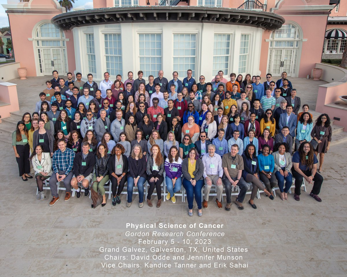 Check out 👀this awesome pic of the attendees at the 2023 Physical Science of Cancer GRC! 💖 it doesn't even look like we were staring directly into the sun. 😜🌞