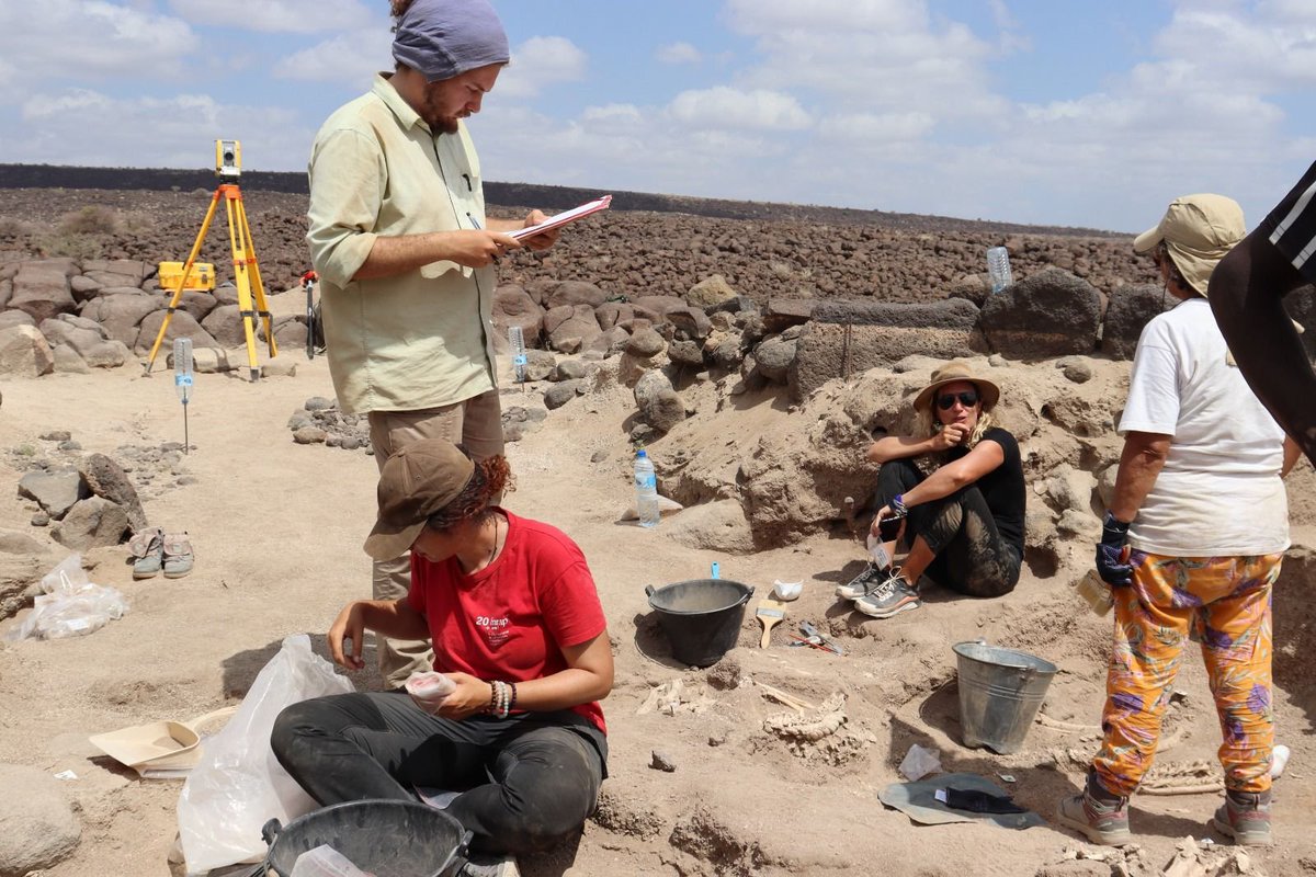 umr5608_traces's tweet image. Première mission #PSPCA de l’année terminée ! 

Retour sur cette campagne franco-djiboutienne 2023, dirigée par @CauliezJessie, entre archéologie, ethnoarchéologie, géologie, paléontologie, éthologie…

#AsEyla #Djibouti #Antakari #Gobaad

A dérouler ⬇️⬇️⬇️