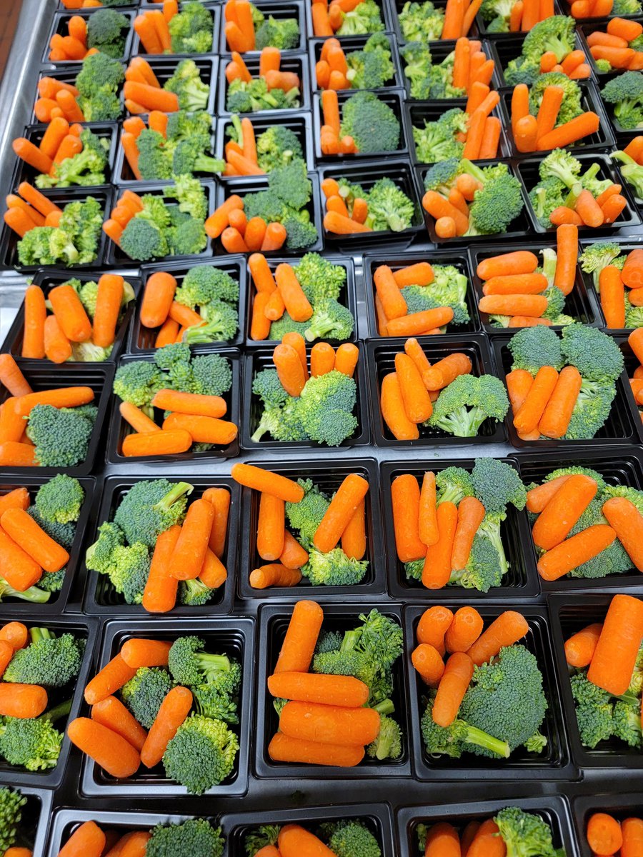 janice1559's tweet photo. Veggies trays @ WBES https://t.co/aMbk23n7f1