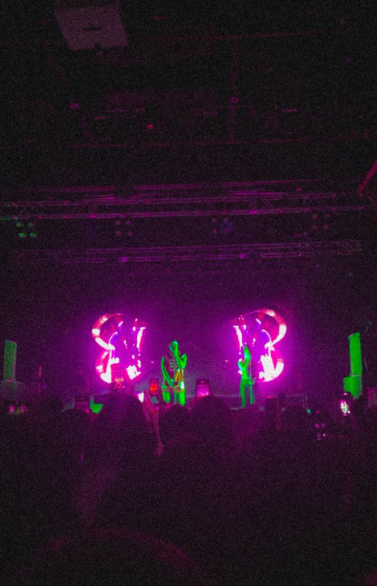 ej_gardener's tweet photo. i’ll be loved when no one’s around @smino #luvis4ever https://t.co/iIGO8SkGZP