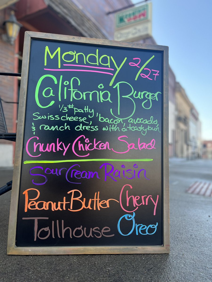 ngcitycafe's tweet photo. Think Southern Californians were Nebraska dreaming while it was snowing there and we were all out in shorts at 50°?
Anyhow, Cali Burger today plus sour cream raisin pie while it lasts.
Happy Monday!
#newmangrove #caliburger
#shopsmall #shoplocal https://t.co/BaP52jilNd