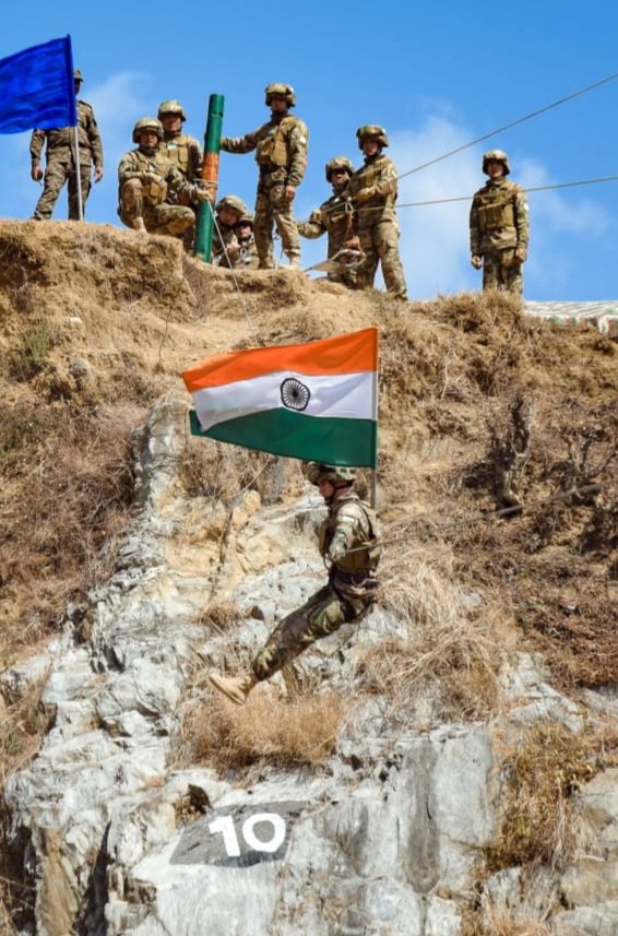 #ExerciseDustlik 2023

Troops of #India & #Uzbekistan carried out joint training on Special Heliborne Operations and Rock Climbing during ongoing #ExerciseDustlik and shared their best practices & experiences.

#IndianArmy 
#IndiaUzbekistanFriendship