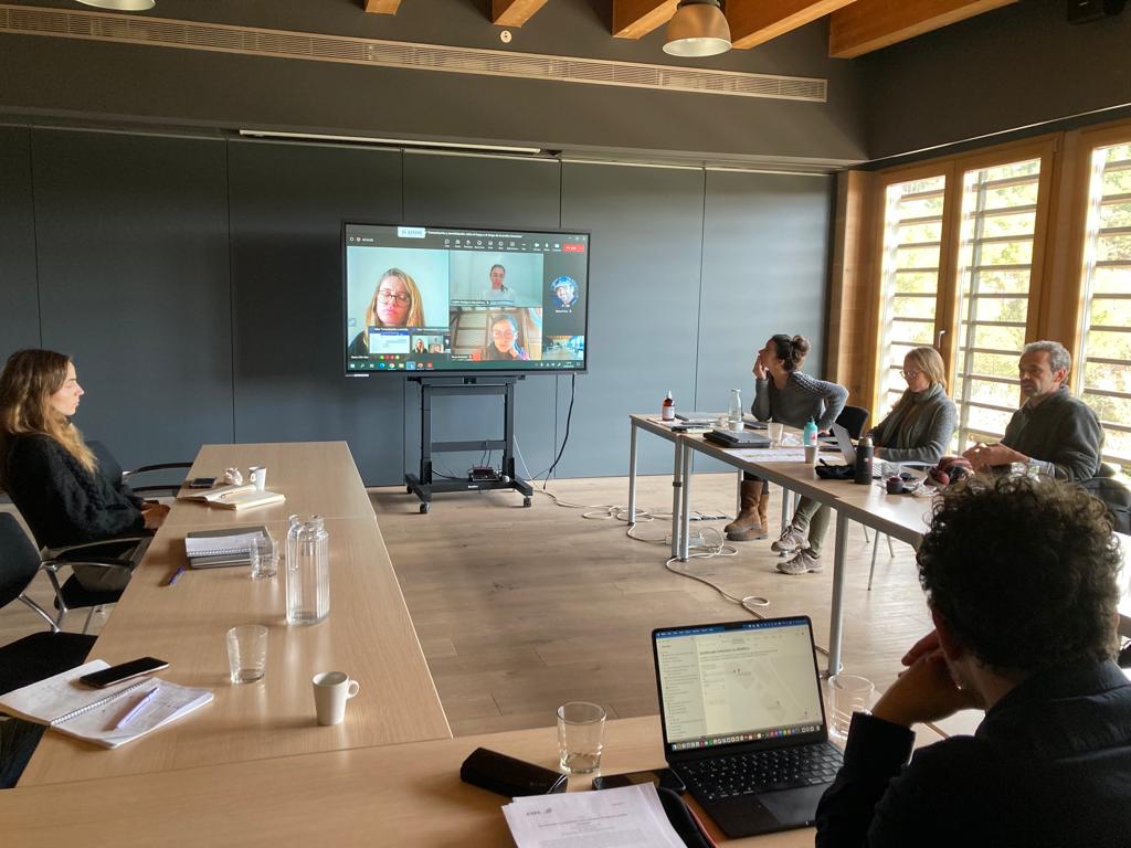 PauCostaF's tweet photo. 📢 Hoy, hemos asistido al taller "Comunicación y sensibilización sobre el fuego y el riesgo de incendios forestales", organizado por el @ctforestal.
Este taller ha dado continuidad al debate iniciado en el pasado workshop #WildfireComms del 7 de febrero. https://t.co/grBo0AzqYp