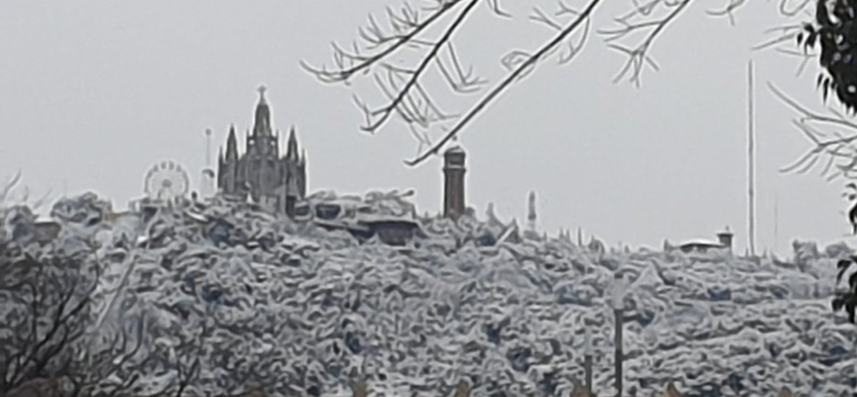 Guaschcope's tweet photo. Barcelona, blanca. Es el fin. https://t.co/06T514fUGh