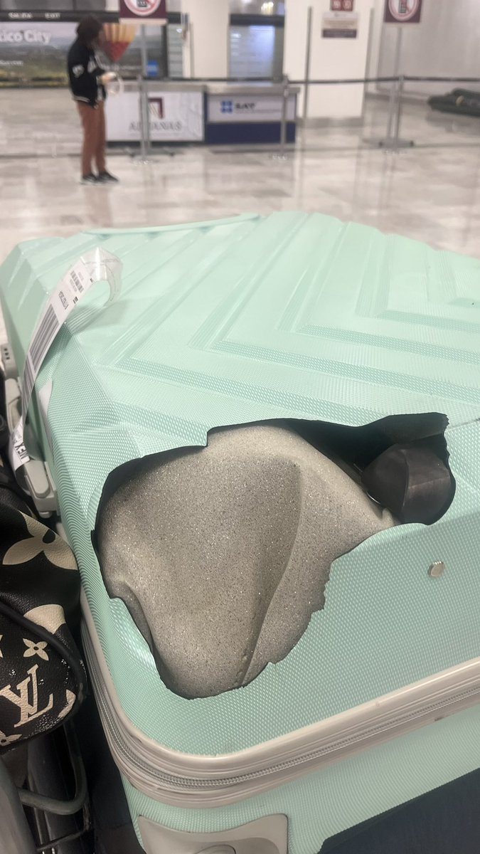 Deje mis datos y <a href="/emirates/">Emirates</a>  jamás se comunico conmigo dijeron que se iban a comunicar después de que rompieron mi maleta y me dieron un pésimo trato en Mexico