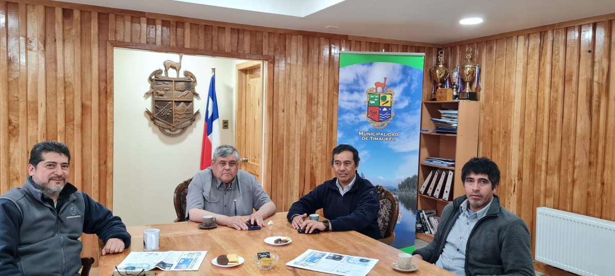 Continuamos nuestro trabajo en #TierradelFuego . En esta ocasión, reunidos con el alcalde de la comuna de Timaukel, con el objetivo de afianzar la colaboración en el territorio de la región.