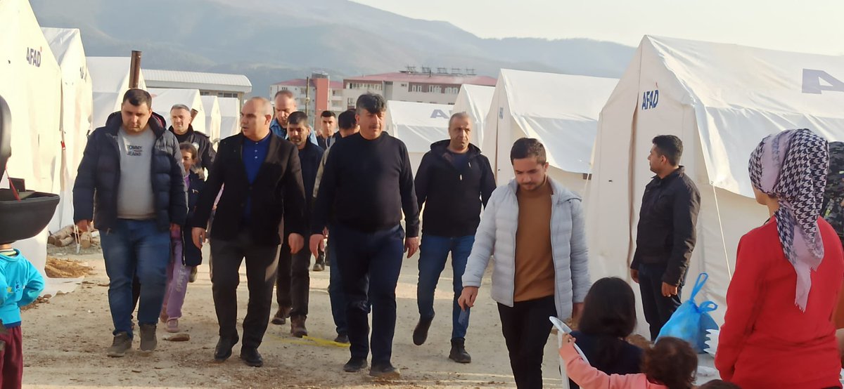 NigdeValiligi's tweet photo. Valimiz Sayın Mustafa Koç, koordinatör olarak gittiği Osmaniye ilimizde kurulan çadır kenti ziyaret ederek; depremzede vatandaşlarımızla görüştü. Sorun ve taleplerini dinledi. https://t.co/9I6AXntQjS