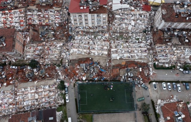 A cuatro semanas del terremoto de Türkiye, que ha dejado más de 50 mil fallecidos, este lunes se registró un nuevo movimiento telúrico en ese país, dejando al menos un muerto y decenas de heridos.#27FRebeliónAntiimperialista