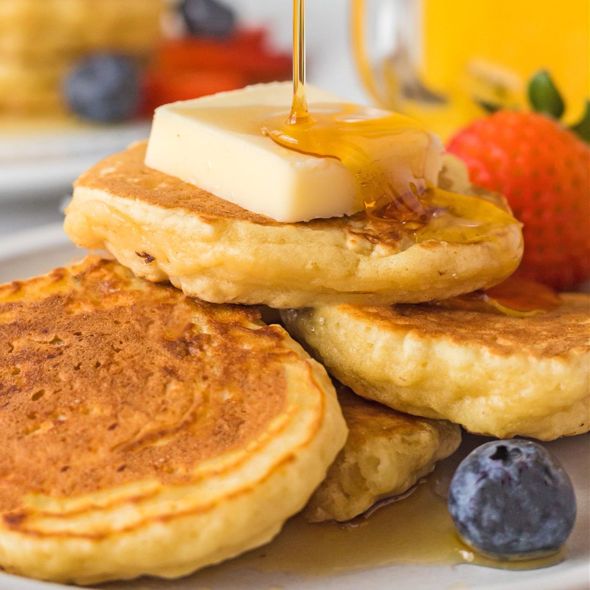 Melissa_MSSK's tweet photo. This Mini Pancakes Recipe is one that you'll use over and over again. Serve them with a side of fresh fruit, a pat of sweet cream butter and a generous drizzle of pure maple syrup for #breakfast, #brunch or #dessert. #pancakes #minipancakes #silverdollars
https://t.co/qAG9iFSMv9 https://t.co/i2cTrHna6B