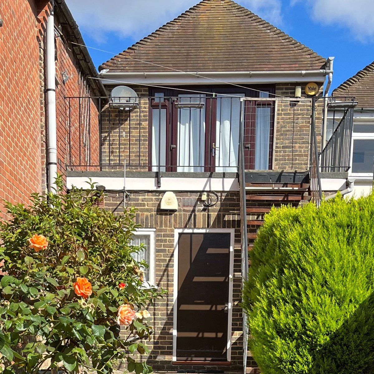 smith_woolley's tweet photo. 🛎PRICE REDUCTION:  £295,000
SHOP WITH LIVING ACCOMMODATION FOR SALE ON POPULAR #Hythe HIGH STREET, #Kent
https://t.co/F7tqN927Qj
Freehold investment.  Suitable for owner-occupiers and investors.  Prime location: shop with a self-contained flat
☎ 01303 226622 https://t.co/7q4U75Quk4