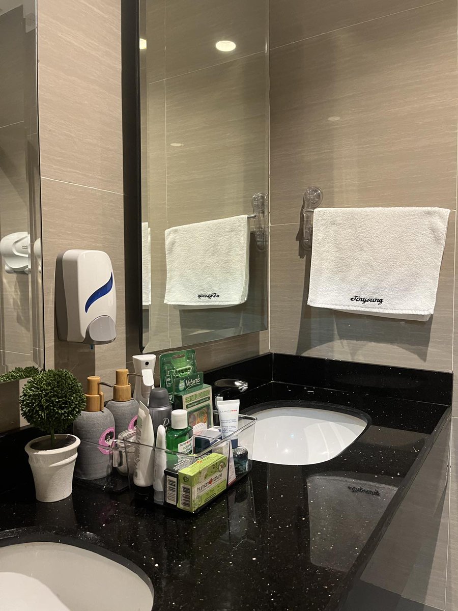 GOT7NoonasPH's tweet photo. (8) Dressing Room Set-up and Amenities by IEO Studio Inc. https://t.co/nuzPNANz04, @Mamachows and @Got7NoonasPH https://t.co/4tj4bJk9fC
