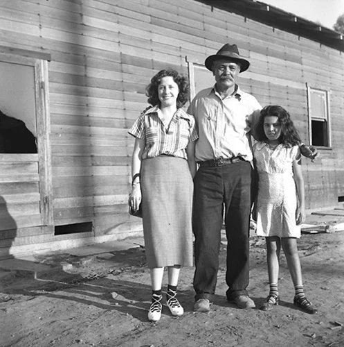 SkylerSchrempp's tweet photo. She took meticulous notes on the people at the camps (mostly migrant workers).  She wrote about the struggles of organizing working whites due to racist attitudes. About how powerful people take advantage of poverty. She wrote about systematic practices to keep people poor...4/11 https://t.co/JUIg2LNsyc