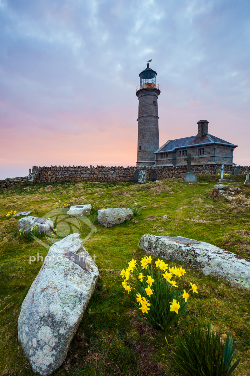 Sunset at the old lighthouse on Lundy Island, off the  north coast of Devon.

#StormHour #ThePhotoHour #LundyIsland #Devon #SunsetLovers