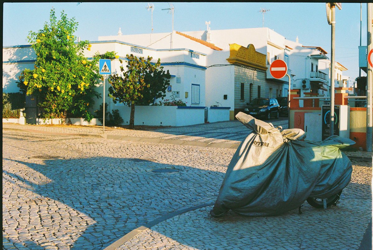 tomassfernandes's tweet photo. Algarve, Portugal on 35mm film https://t.co/1wKF5EBDyN