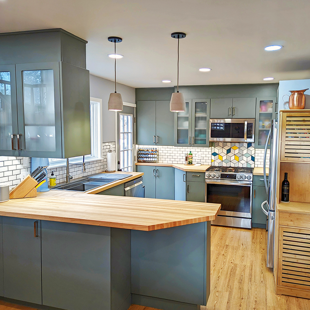 hardwoodlumber1's tweet image. Our traditional Maple Edge Grain Butcher Block complements classic and modern kitchens with its light golden hues. A maple countertop is sure to add significant beauty to the kitchen and has long been the go-to hardwood for chefs and culinarians. 
#butcherblock #kitchendesign