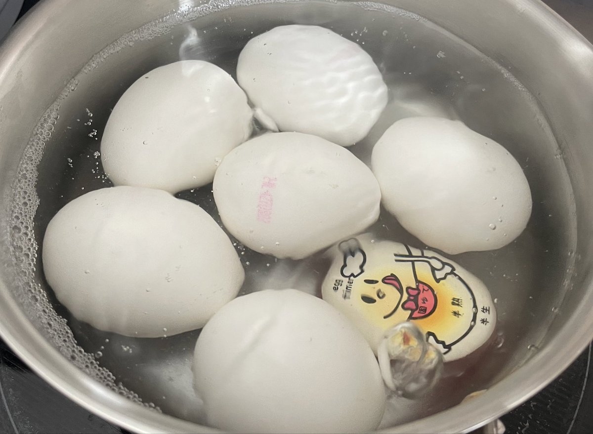 ドイツの卵茹で器みたいなの持ってるけど、
こっちの方が自分には合ってた🥺✨

日本の100均の便利グッズ大好き💕 https://t.co/jzvYZt7dIU