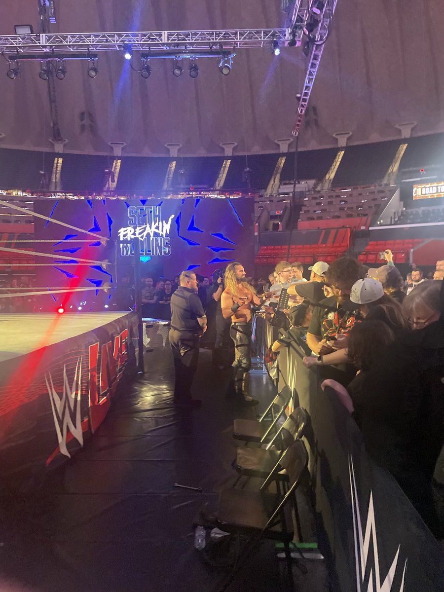 SethRollinsFans's tweet photo. Seth at #WWEChampaign #SethRollins #SFNR #ROLLINSFOREVER #TeamRollins
π·: Thanks to @nelsonnoah1122! https://t.co/DAgJ1VH7V4