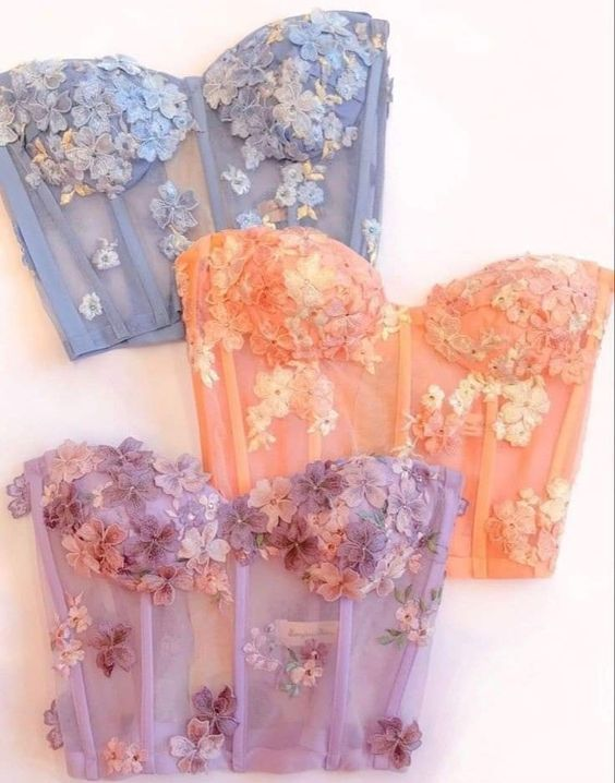 prettiestavenue's tweet photo. floral bustier tops https://t.co/aCehK9inPh