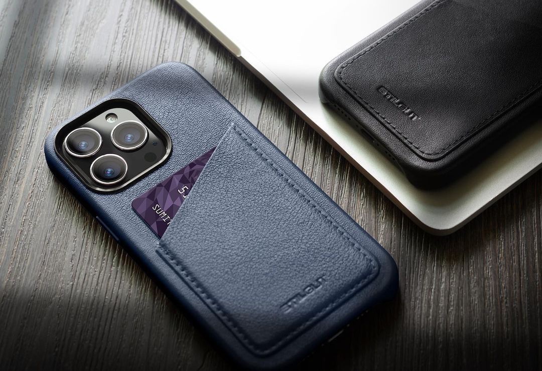 StilGut's tweet photo. Add your card and you are ready to go. Pay easily at the checkout without having to constantly look for your card and pull it out.

#stilgut #exclusive #accessoires #cardholder #nappaleather #handmade #iphone https://t.co/Y0gaZE9V0U