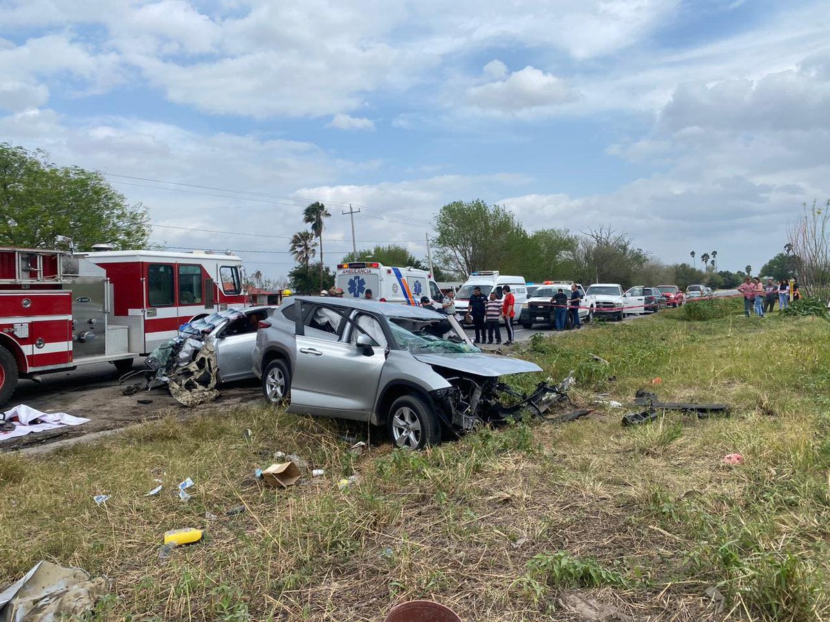 emevenoticias's tweet photo. TRÁGICO ACCIDENTE DEJA DOS PERSONAS FALLECIDAS Y DOS LESIONADOS EN LA CARRETERA #REYNOSA - #NUEVOLAREDO.

Reynosa, Tamaulipas.- Personal de la Guardia Estatal en el municipio de Reynosa colaboró en la asistencia a las personas https://t.co/eLc7Bp4D7h https://t.co/bvEhMBHJkY