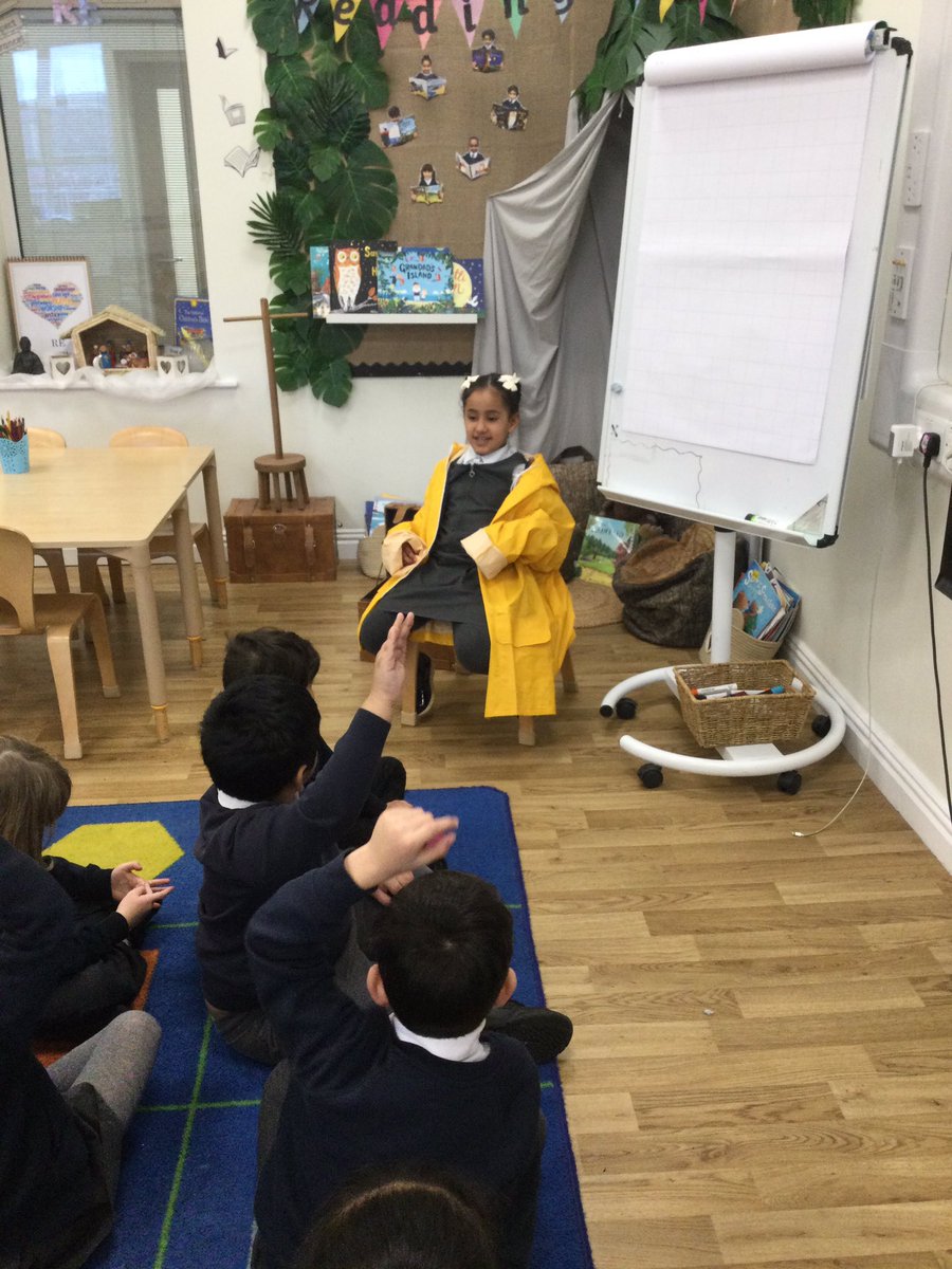 Today Erin from our new story was in the hot seat 🪑🔥 we asked her questions we came up with on Friday and ansŵered in role #smithdownreaders