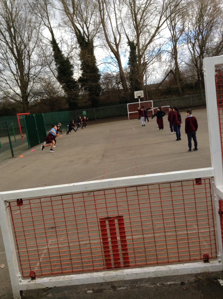 CharlesPrimary4's tweet photo. In today's PE lesson we looked at sprinting! #StChPE https://t.co/VtucEPXv65