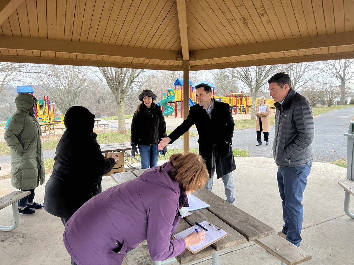 ChrisDBSforDA's tweet photo. Another great weekend getting petitions signed. Six events and too many signatures to count!

Thank you to all the zones for organizing these events! https://t.co/o6G6NmfZmq