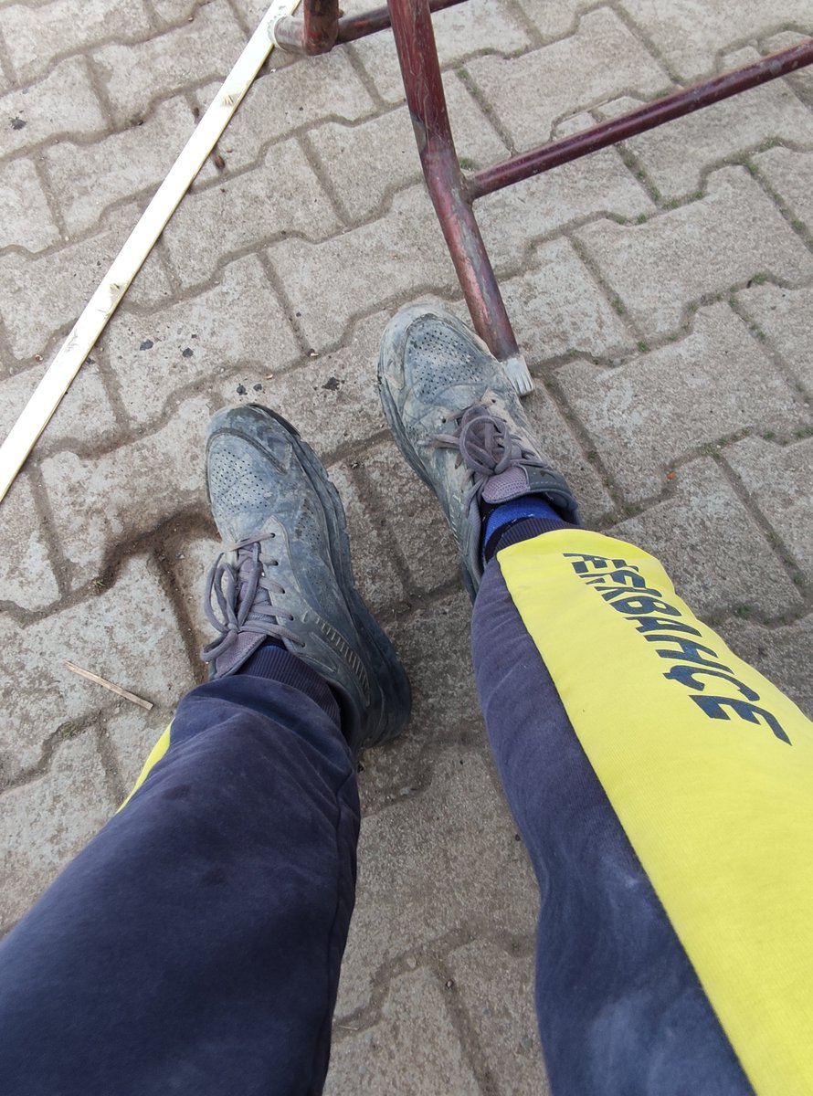 Güzel günlerde giyin demişlerdi;
 Güzel günümüzde,giyecek bir şeyimizde kalmadı...