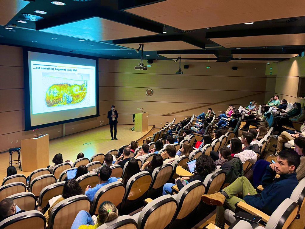 a_dpablos's tweet photo. Today at @CNIOStopCancer we had the chance to learn about great opportunities to explore #Beyondthebench. Thanks to all the inspiring speakers 👏🏼 @DrLMelchor from @EU_ScienceHub, @marta_puyol from @ContraCancerEs, Raúl Martín-Ruiz from @YsiosCapital and to #CNIOSA for organizing! https://t.co/aPLk6BgW03