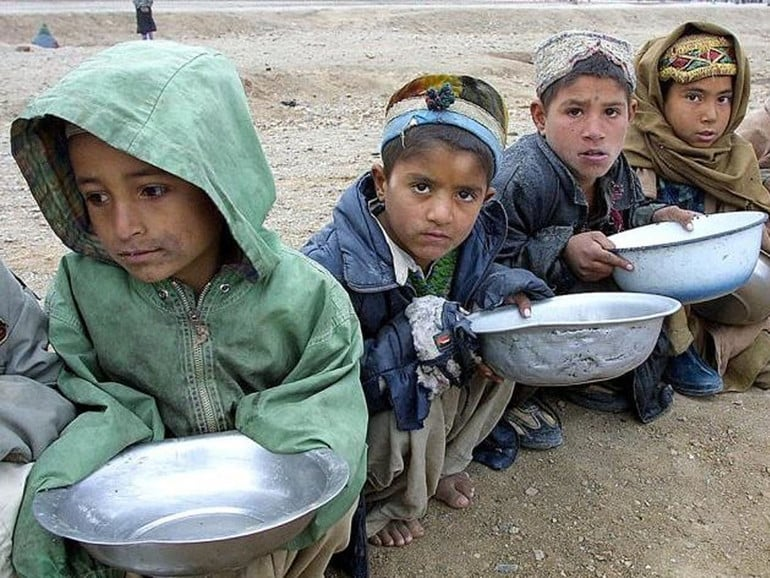Misurelli77's tweet photo. "La disperazione non può mai giustificare condizioni di viaggio che mettono in pericolo le vita dei propri figli"

L'ha detto Piantedosi.
Dal suo caldo ufficio di ministro.
Comodamente seduto in poltrona.

Ecco da dove venivano i migranti morti a Crotone
(Afghanistan e Siria) https://t.co/R1eTomc0RF