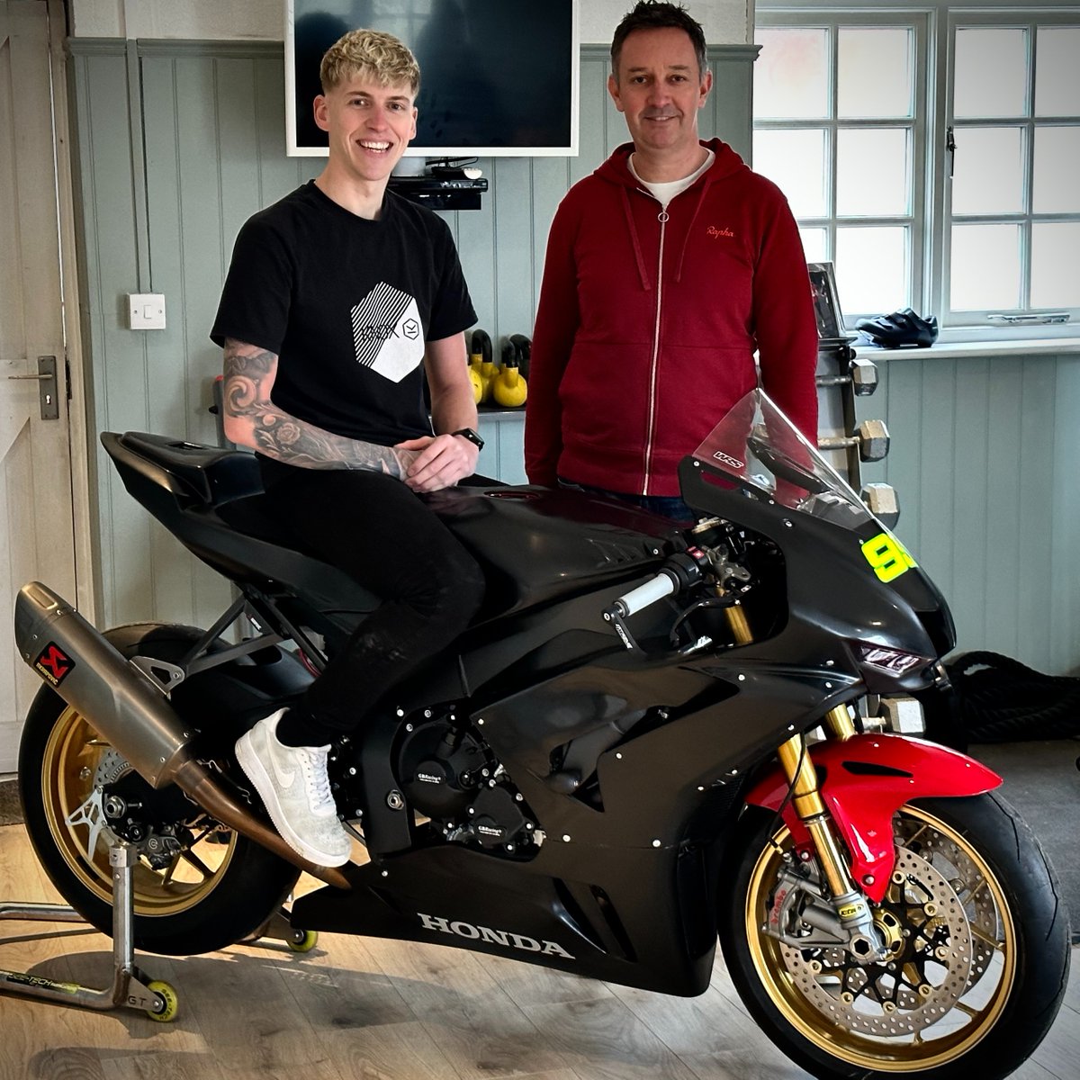 NEWS: <a href="/BenLuxton/">Ben Luxton</a> returns in <a href="/PirelliMoto/">Pirelli Moto</a> National Superstock Championship for 2023 season

📰 bit.ly/3EIb6E6