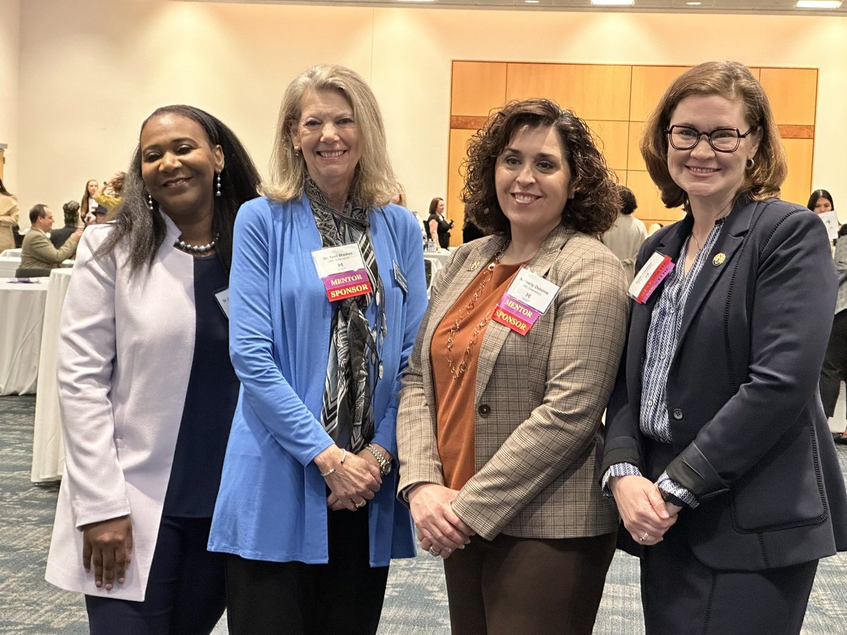 UNCG's tweet photo. A special shout-out this morning to our Spartan mentors at #MentoringMonday! 💙💛

These women are dedicated to making an impact in our community and empowering others to dream and achieve big.🌟
#UNCGWay https://t.co/37xq2k2fvs