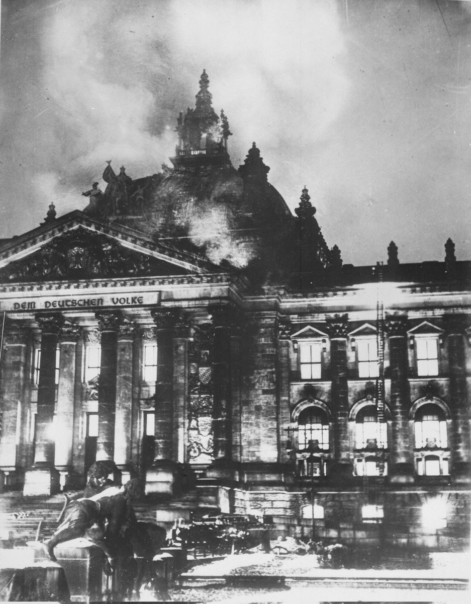 RT @JGuybee: The Reichstag building on fire, Berlin, Germany, 27 Feb 1933 https://t.co/Yq2hQuzWUD