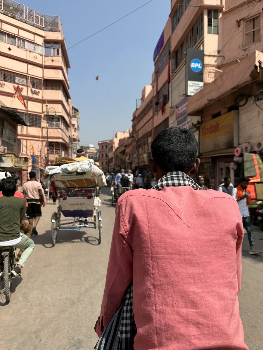 veeba6's tweet photo. #StreetsOfVaranasi https://t.co/JEU2JY5H92