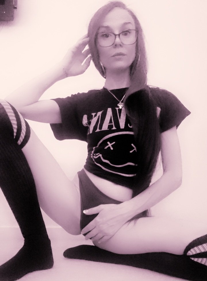 BittyVannessa's tweet photo. https://t.co/XyOwe8M7Ns sometimes I get that teen spirit. 💋 https://t.co/xoclxhb0Uk