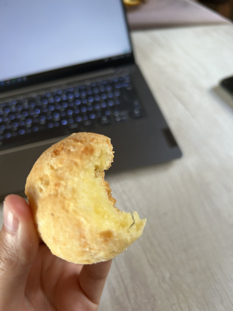AgustinaSimieli's tweet photo. @churreriaeltopo hola! tengan más cuidado en #pinamar porque hoy me vino un chipa con un pedazo viruta de alambre 🫠😓 https://t.co/hEYhVqC3UZ