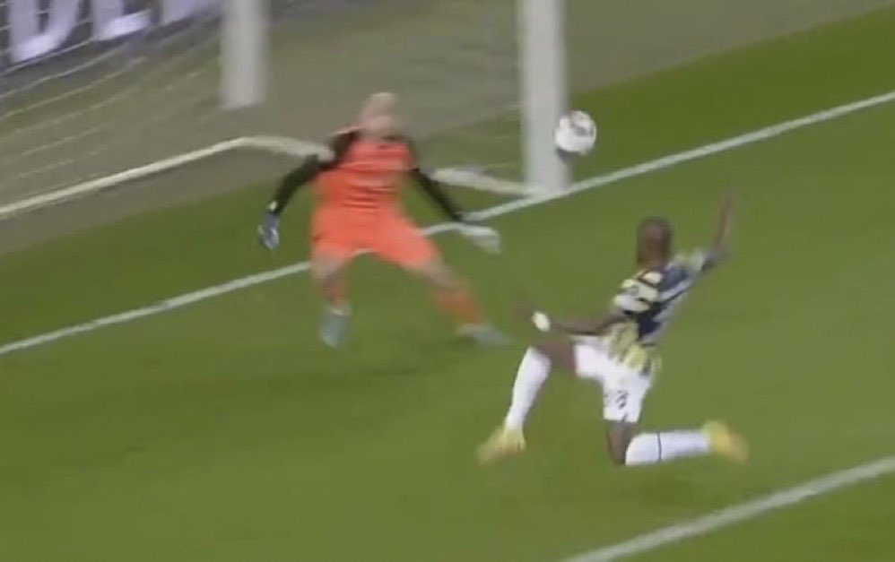 Şu golü Valencia değil İcardi atsa Wanda Nara ile 3 ay tatile çıkardı. Goat yarın böyle bir gol attığını hatırlamaz bile.