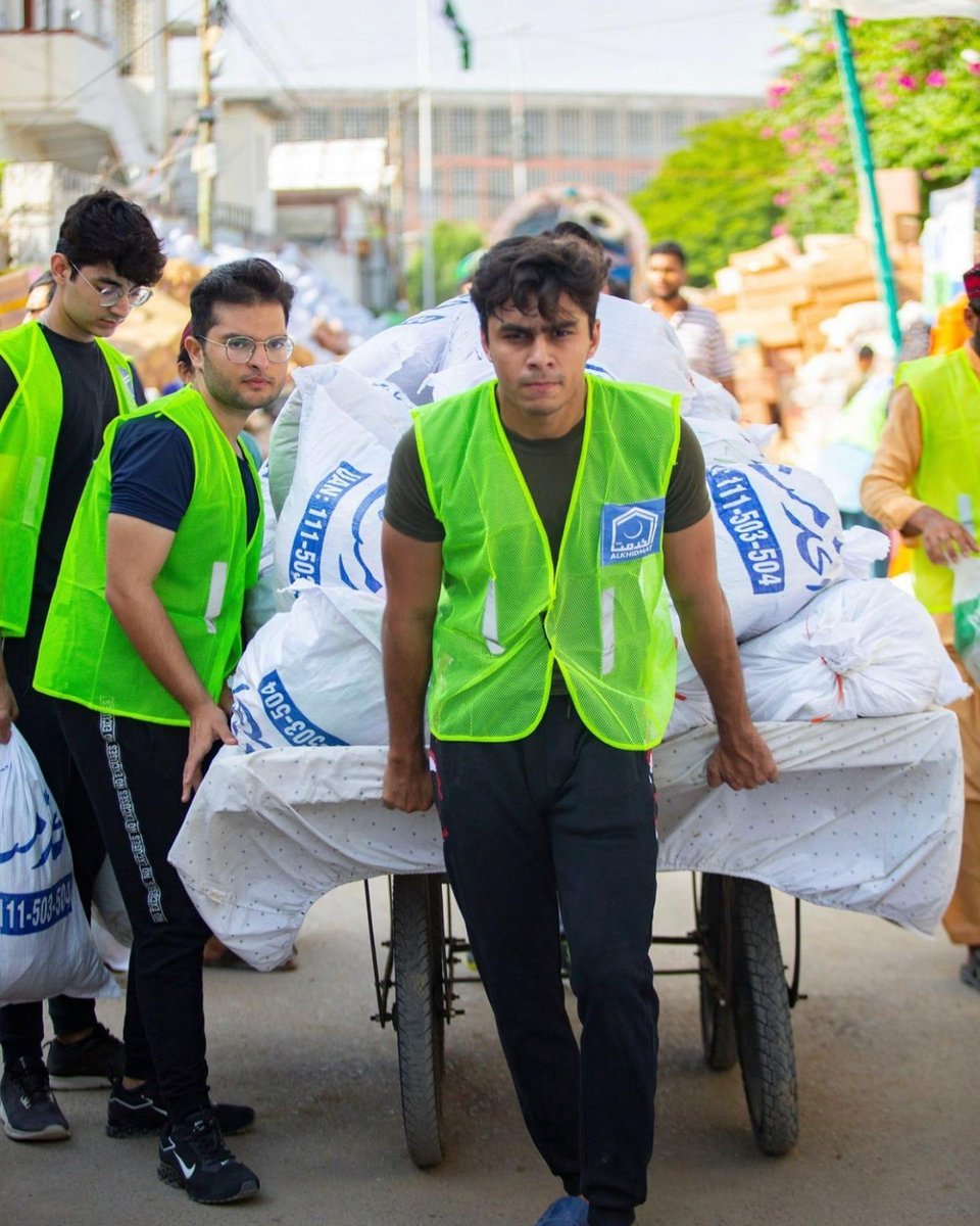 NimraSaaed's tweet photo. #AlkhidmatVolunteers_ServingHumanity https://t.co/uP3rGd7OLC
