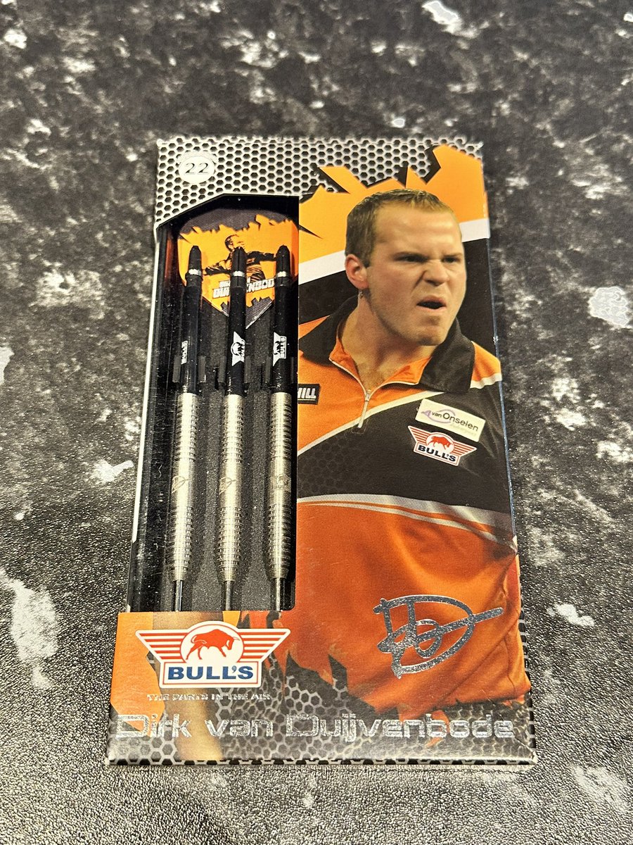 Anyone interested in these @BullsDarts @Duivee 22g darts? Too light for me 🎯 £40 including postage