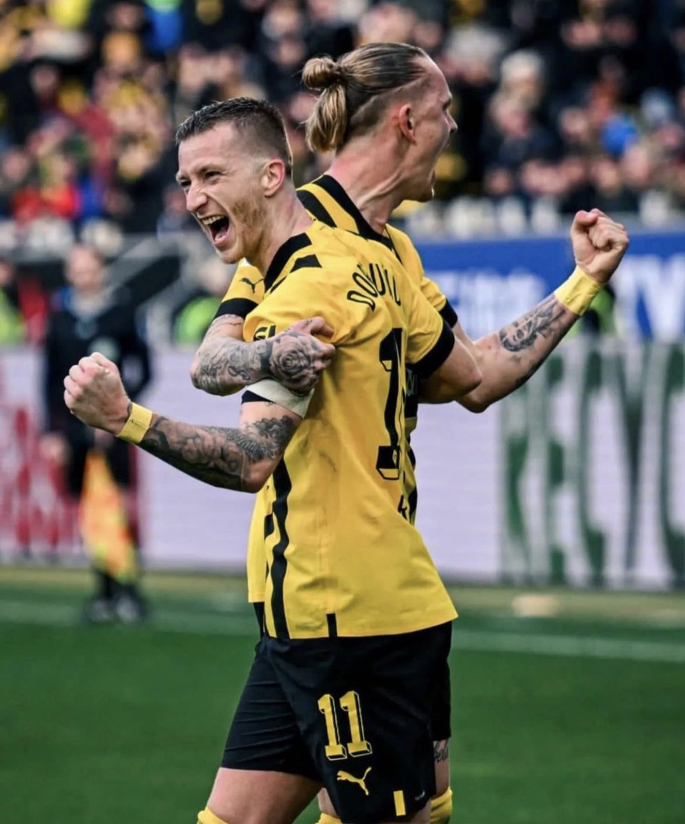 Reusworld11's tweet photo. دورتموند يتصدر الدوري الألماني بقيادة الكابيتان ماركو 💛💛💛 https://t.co/6VDNOnDjLE