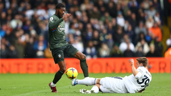 LeedsPeru's tweet photo. Leeds United 1X0 Southampthon VICTORIA POR PREMIER LEAGUE POR FIN partido el cual el 1T dominamos absolutamente y el 2T gracias a un gol de Firpo nos llevamos los 3 puntos. Exhibición de Firpo, Harrison , bien Aaronson y la defensa en general https://t.co/zyEz9DQwi3
