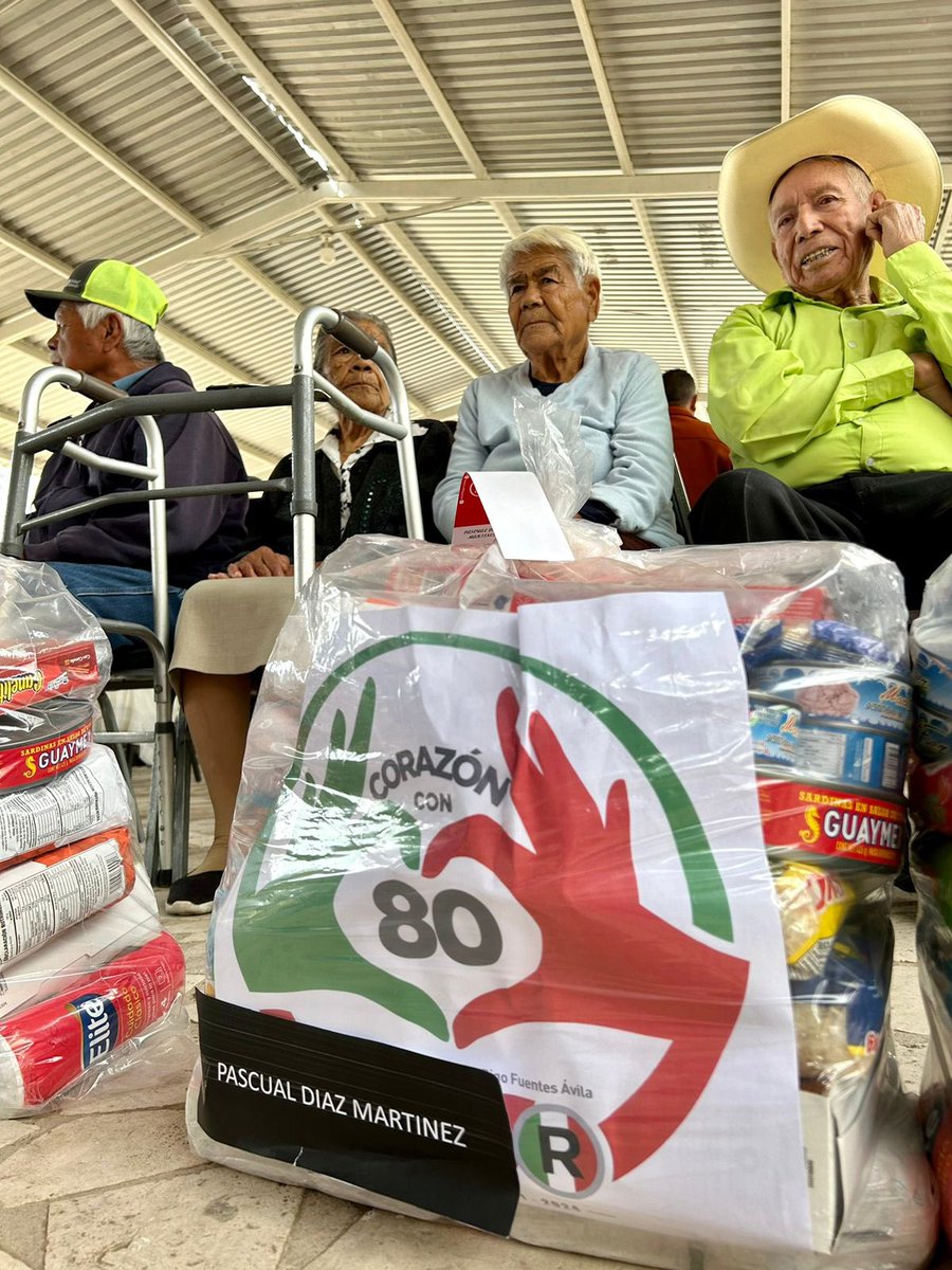 Nuestro deber de ayudar es con los que menos tienen, sí, pero tenemos doble compromiso con aquellos compañeros que ya sirvieron a la patria.
Hoy entregamos los apoyos del del programa #80DeCorazón en en el ejido Juan Eugenio del cañón de #Jimulco.