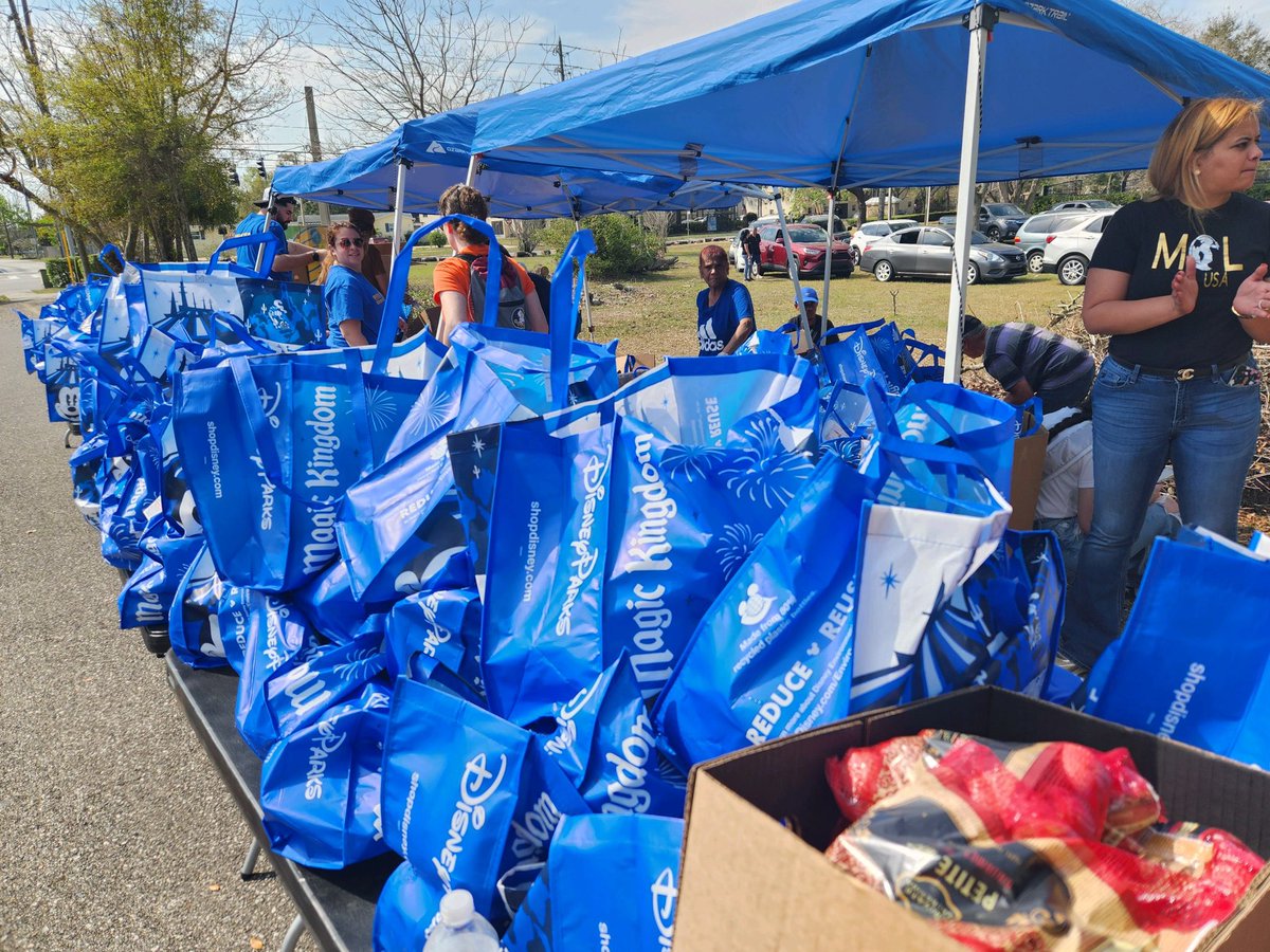 Great event with @maribel_gomez_cordero! #TeamRita was honored to participate in this wonderful food distribution event!