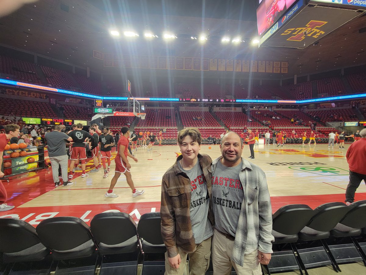 EagleFans_GandP's tweet photo. On the road cheering on some old friends. #GrovesBros #GoEags https://t.co/UQEMBVm6nk