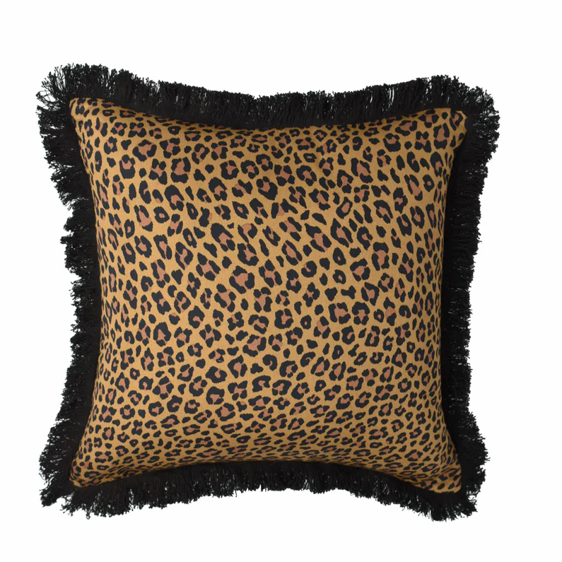 sininlinen's tweet photo. For those who *throw* pillow parties... 😏
#pillowtalk #pillowfight #sininlinen #cozy #pillowparty #throwpillows #velvetpillows https://t.co/vNvJ03tDjr