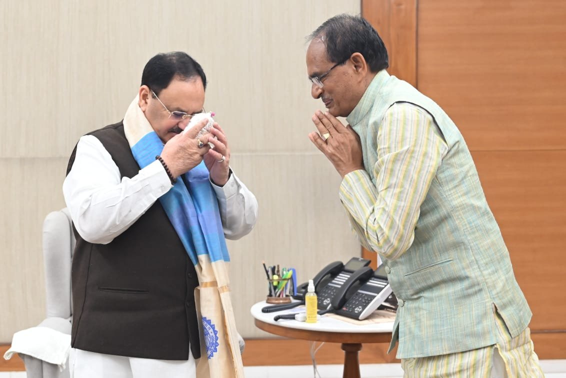 आज नई दिल्ली में <a href="/BJP4India/">BJP</a> के यशस्वी राष्ट्रीय अध्यक्ष श्रीमान <a href="/JPNadda/">Jagat Prakash Nadda</a> जी से सौजन्य भेंट कर उन्हें प्रदेश में चल रही विकास यात्रा, सीएम जन सेवा अभियान, सीएम जन सेवा मित्र, प्रदेश में चल रहे जन कल्याण के कार्यों और प्रदेश की राजनैतिक गतिविधियों की जानकारी दी।