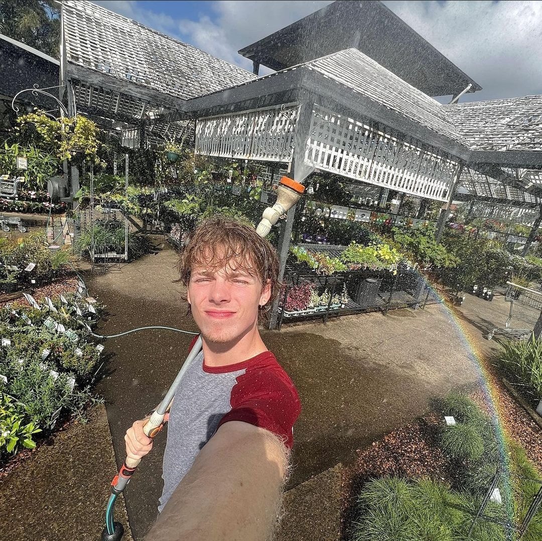 highllandcattle's tweet photo. bon après-midi mes chéris! 🚜☀️

Sou o Mylan, Mylan Angelle! É um prazer conhecer a todos.
Hmm, existe espaço para rapazes fazendeiros aqui no twitter? Estou a procura de algumas amizades que não tenham pelos ou penas. 😅 https://t.co/K7KnjjfBzQ